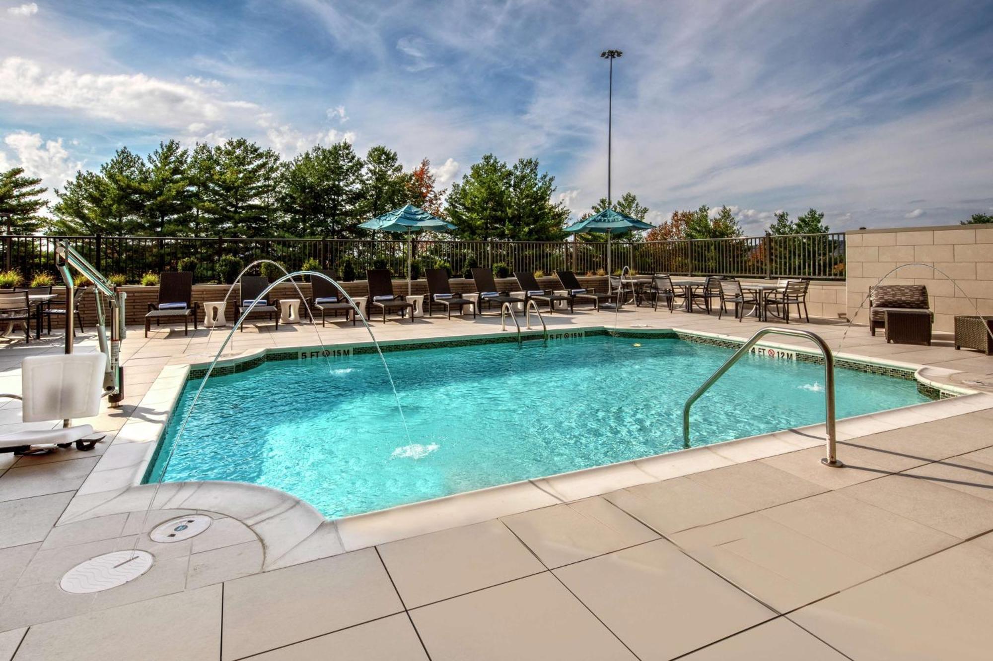 Hilton Cool Springs 4*